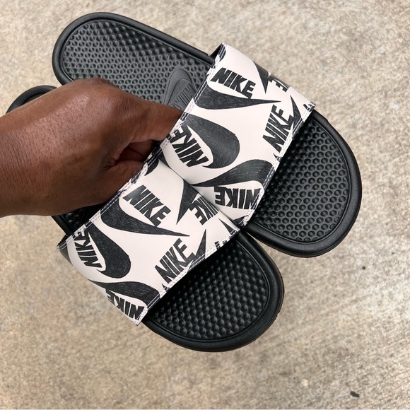NIKE BENASSI SLIDES JUST DO IT BLACKS WHITES SWOOSH PRINTS - Picture 4 of 5